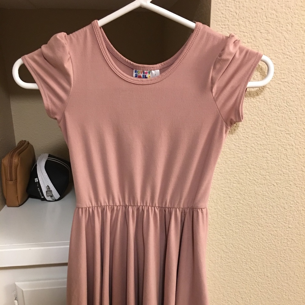 EUC Dot Dot Smile Cap Sleeve Size 7